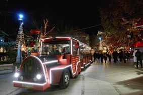 Σε εορταστικούς ρυθμούς η Λάρισα - Πλούσιες εκδηλώσεις για μικρούς και μεγάλους (φωτο)